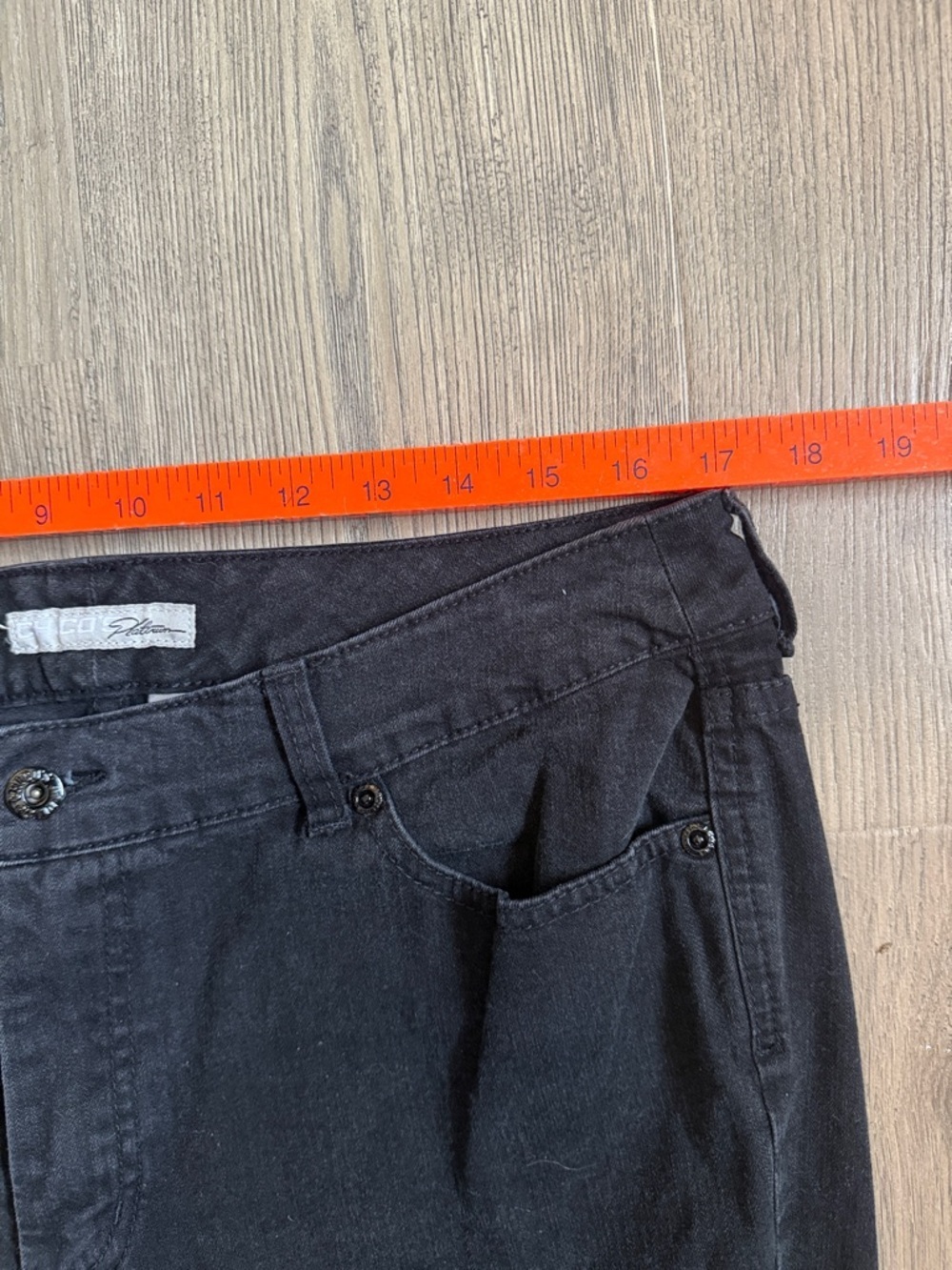 Women’s Black Wide-Leg Jeans - Classic Flare Style - Picture 4 of 8